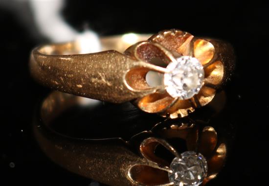 An Edwardian 18ct gold and claw set solitaire diamond ring, size R.